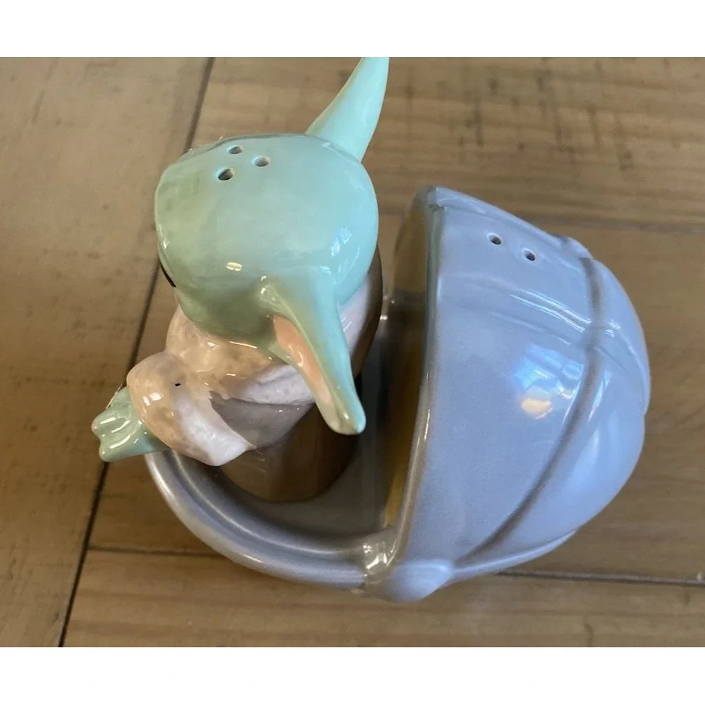Disney Star Wars The Child Baby Yoda Sculpted‎ Ceramic Salt & Pepper Shaker New